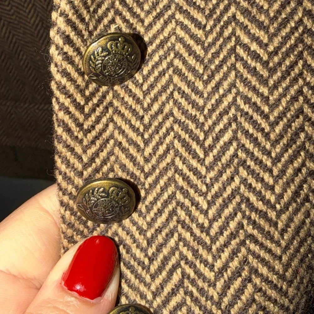 CHAPS Brown Herringbone Wool Blend Blazer with Crest Buttons size Small - Picture 4 of 6